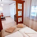 شقة Kraszewskiego, Sun & Snow